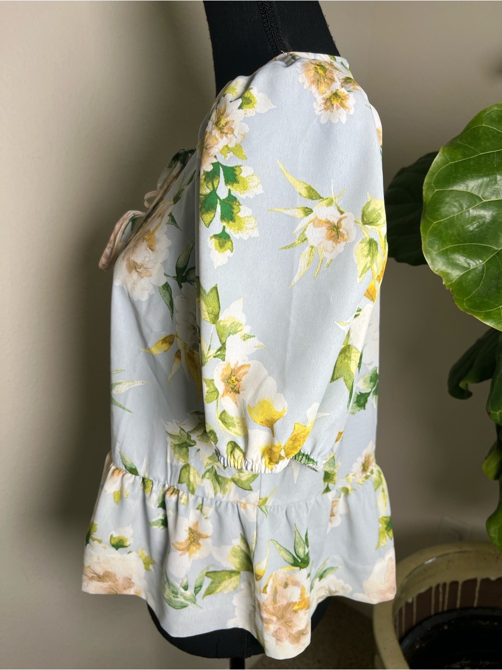CeCe Women’s Floral Puff Sleeve Peplum Tie Front Blouse Size Medium - Picture 10 of 13